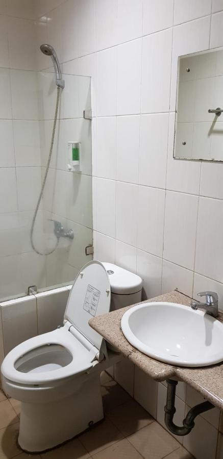 Hotel Dequr Jakarta Kota Екстер'єр фото