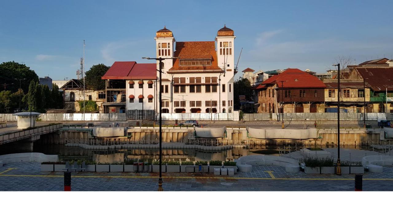 Hotel Dequr Jakarta Kota Екстер'єр фото