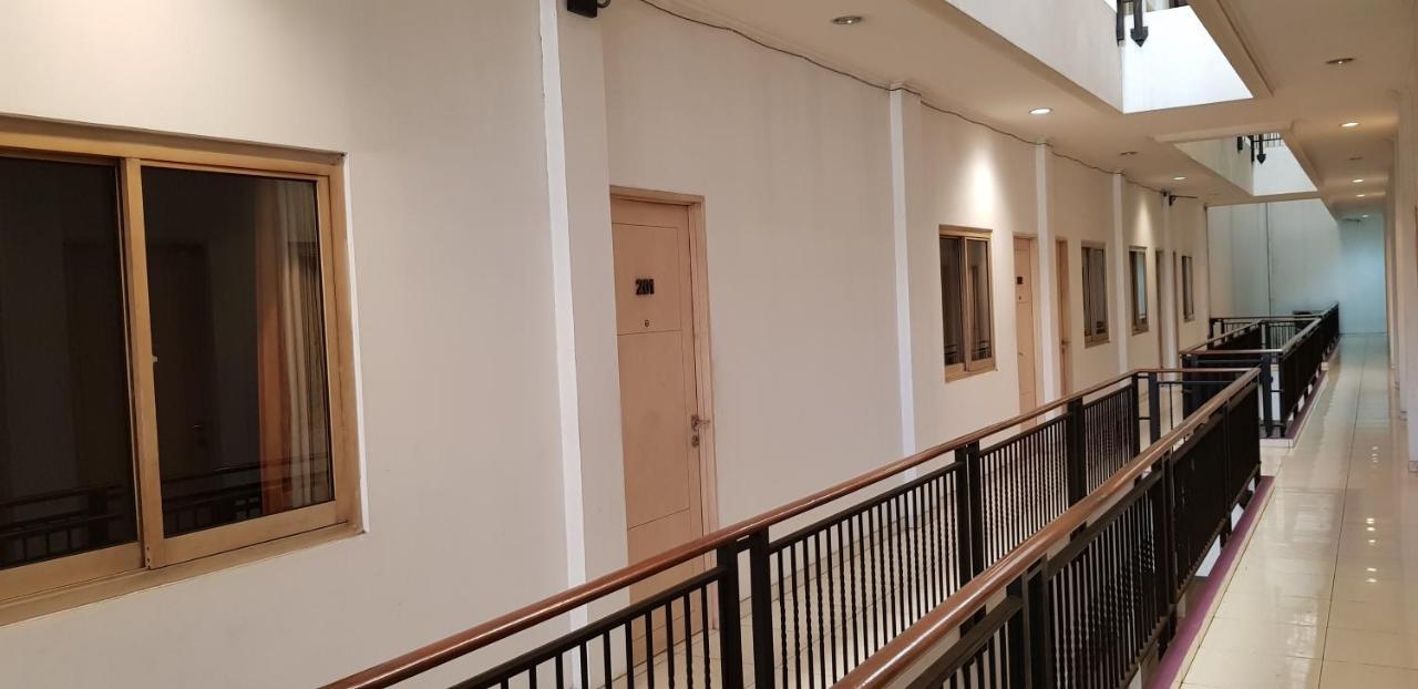Hotel Dequr Jakarta Kota Екстер'єр фото