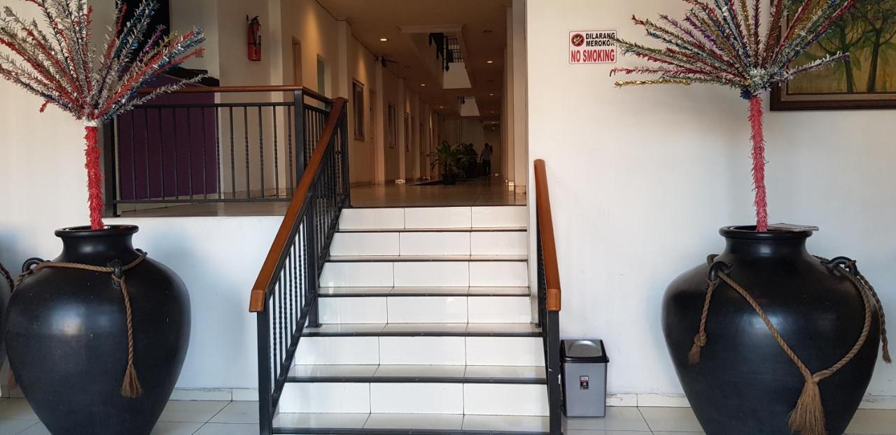 Hotel Dequr Jakarta Kota Екстер'єр фото