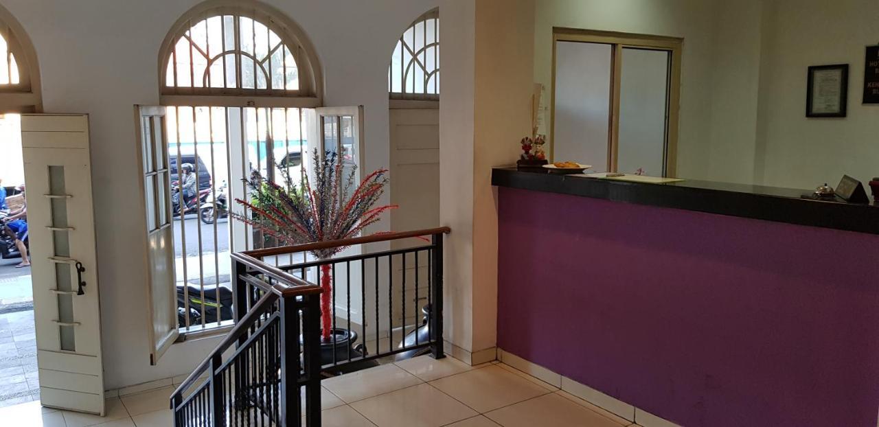 Hotel Dequr Jakarta Kota Екстер'єр фото
